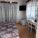 迪奥尼西亚一室公寓 *