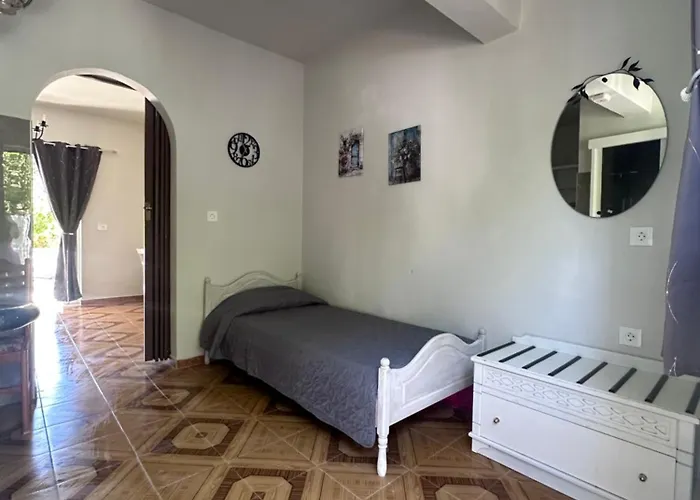 Dionysia Apartment *